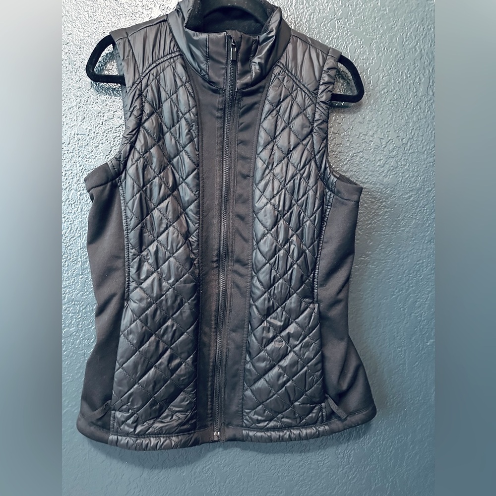 Athleta vest